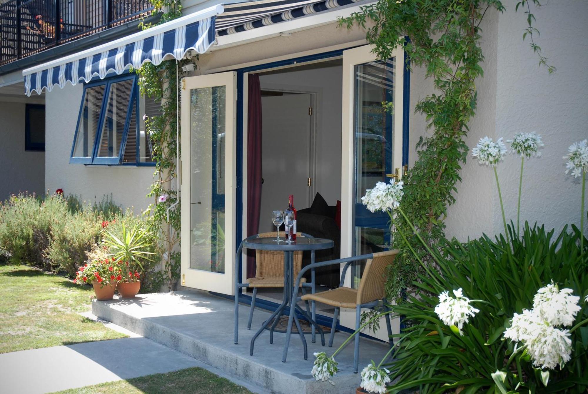 The Village Apartment, Just Steps To The Village Shops, Bars And Restaurants Havelock North Dış mekan fotoğraf